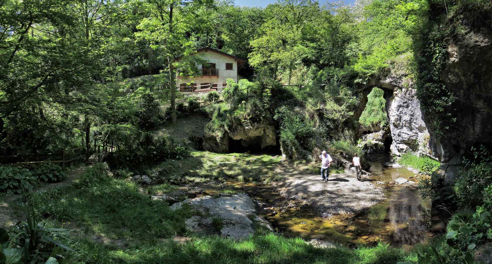 Il Giardino delle Grotte di Ara